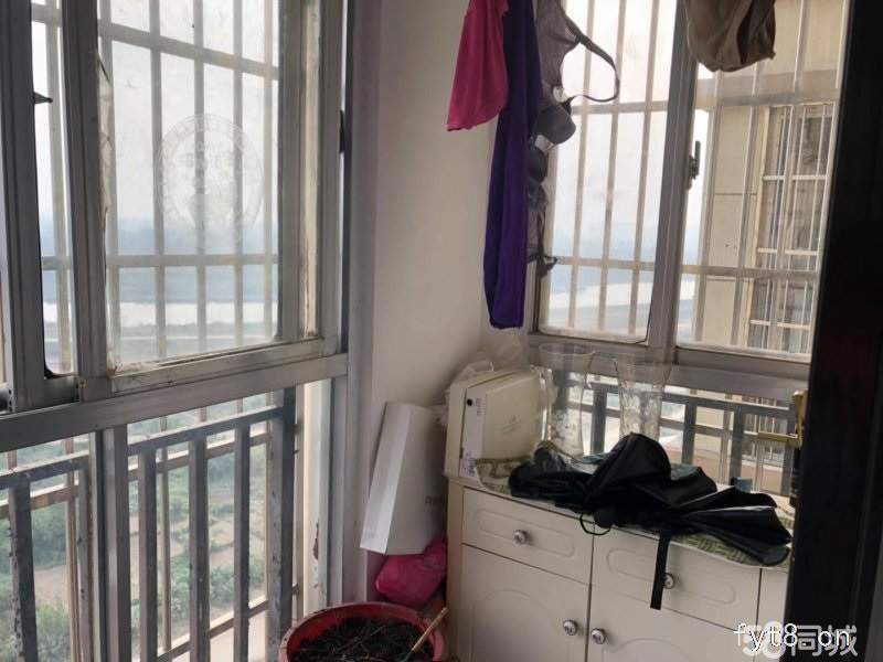 实验小学对面,胜利路南,南面是沙河景观。